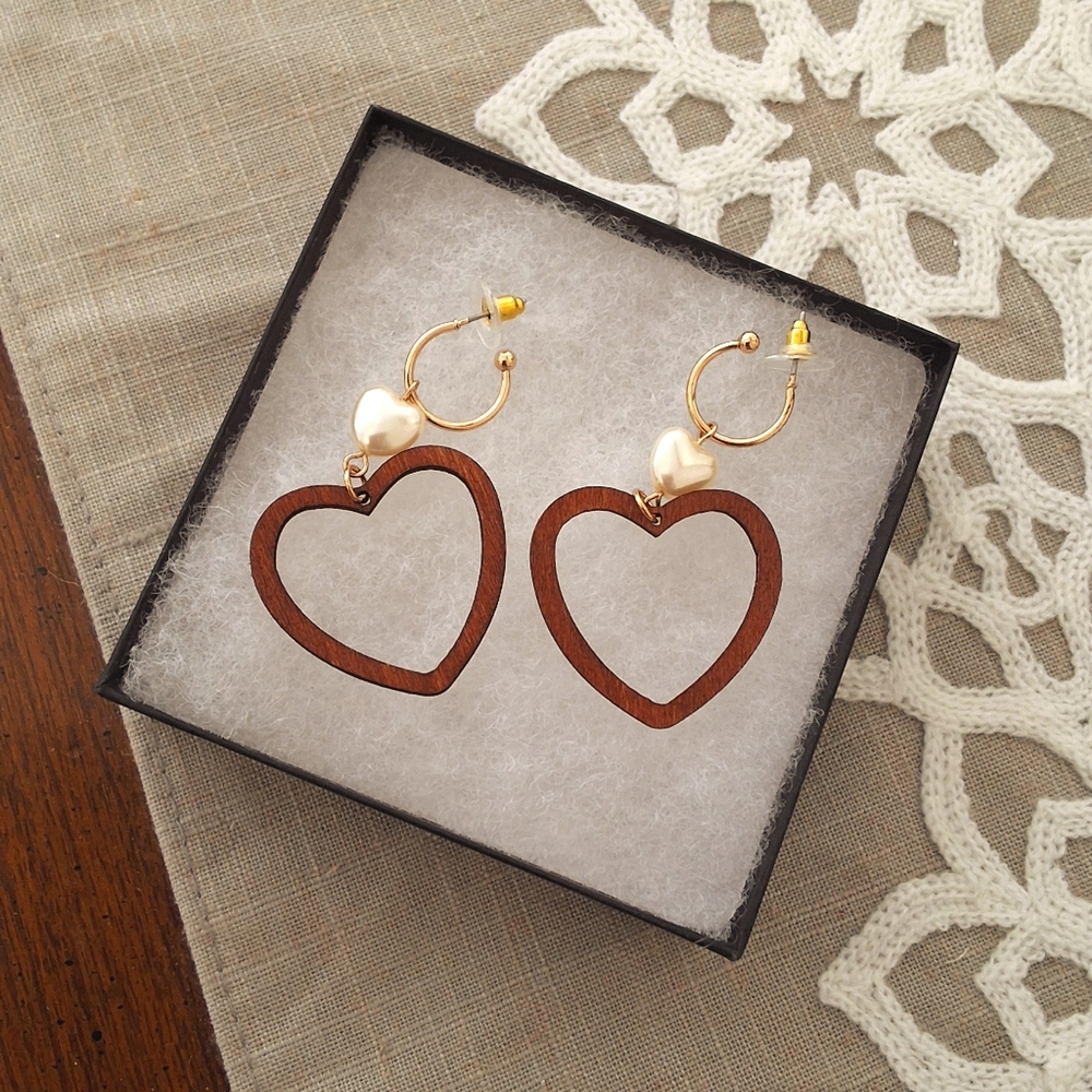 💥SALE💥NEW Wooden Hollowed Out Heart & Faux Pearl Heart Dangle Earrings